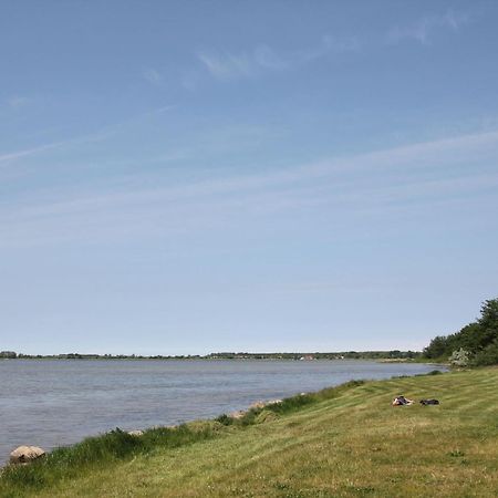 Hafennahe Ferienwohnung Mit Balkon Und Meerblick - Hafenhaeuser Wiek Wohnung 13 Wiek auf Rügen Buitenkant foto