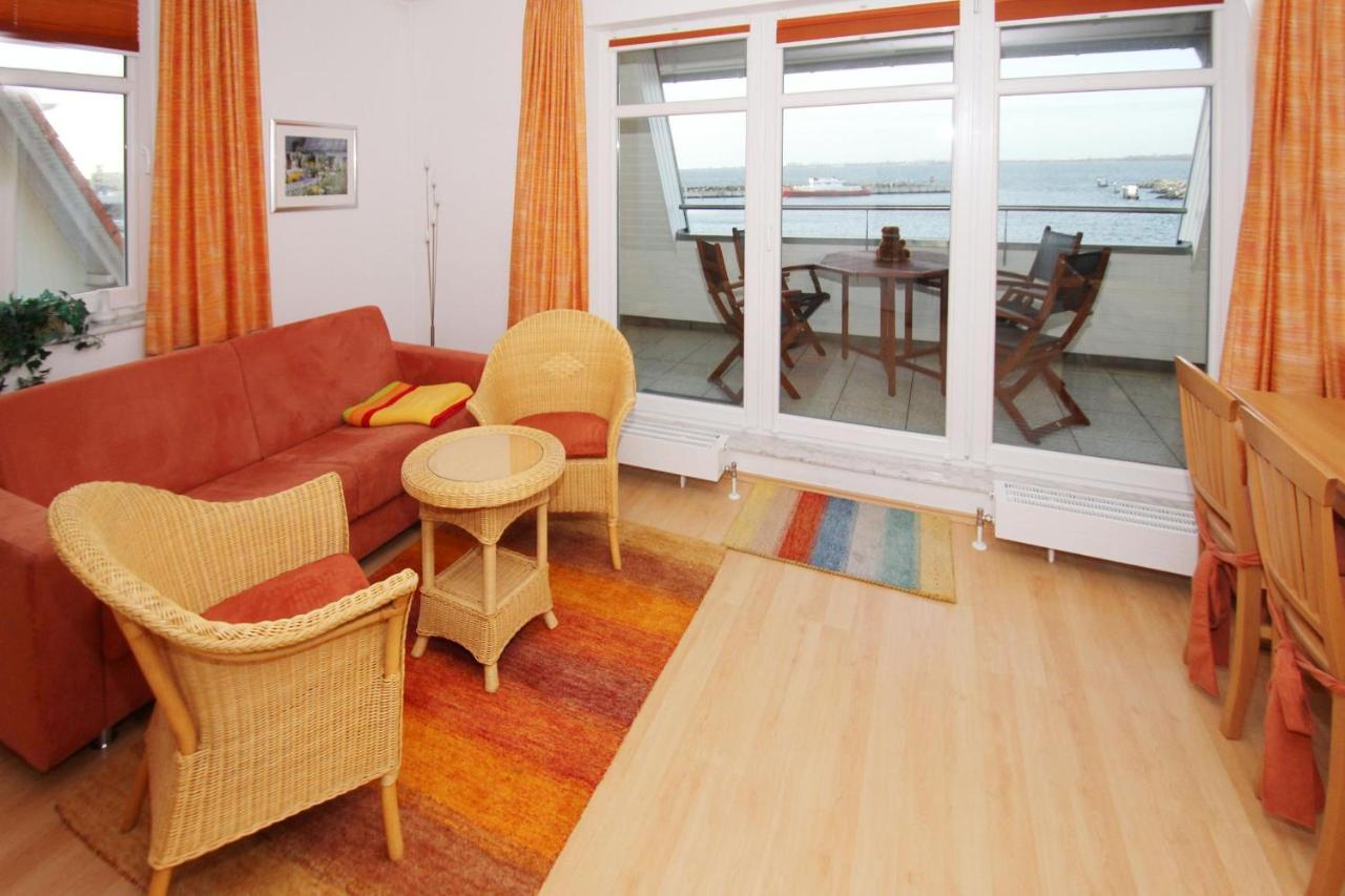 Hafennahe Ferienwohnung Mit Balkon Und Meerblick - Hafenhaeuser Wiek Wohnung 13 Wiek auf Rügen Buitenkant foto