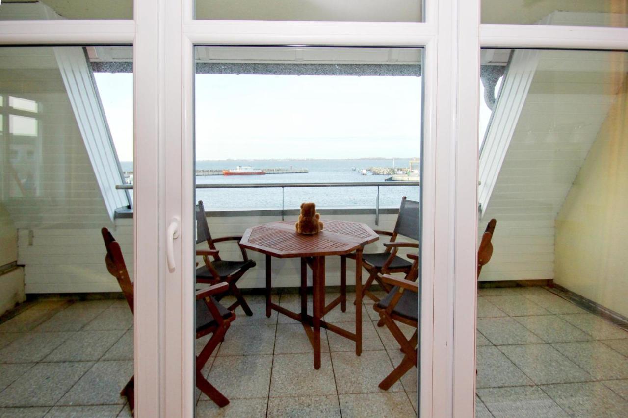 Hafennahe Ferienwohnung Mit Balkon Und Meerblick - Hafenhaeuser Wiek Wohnung 13 Wiek auf Rügen Buitenkant foto