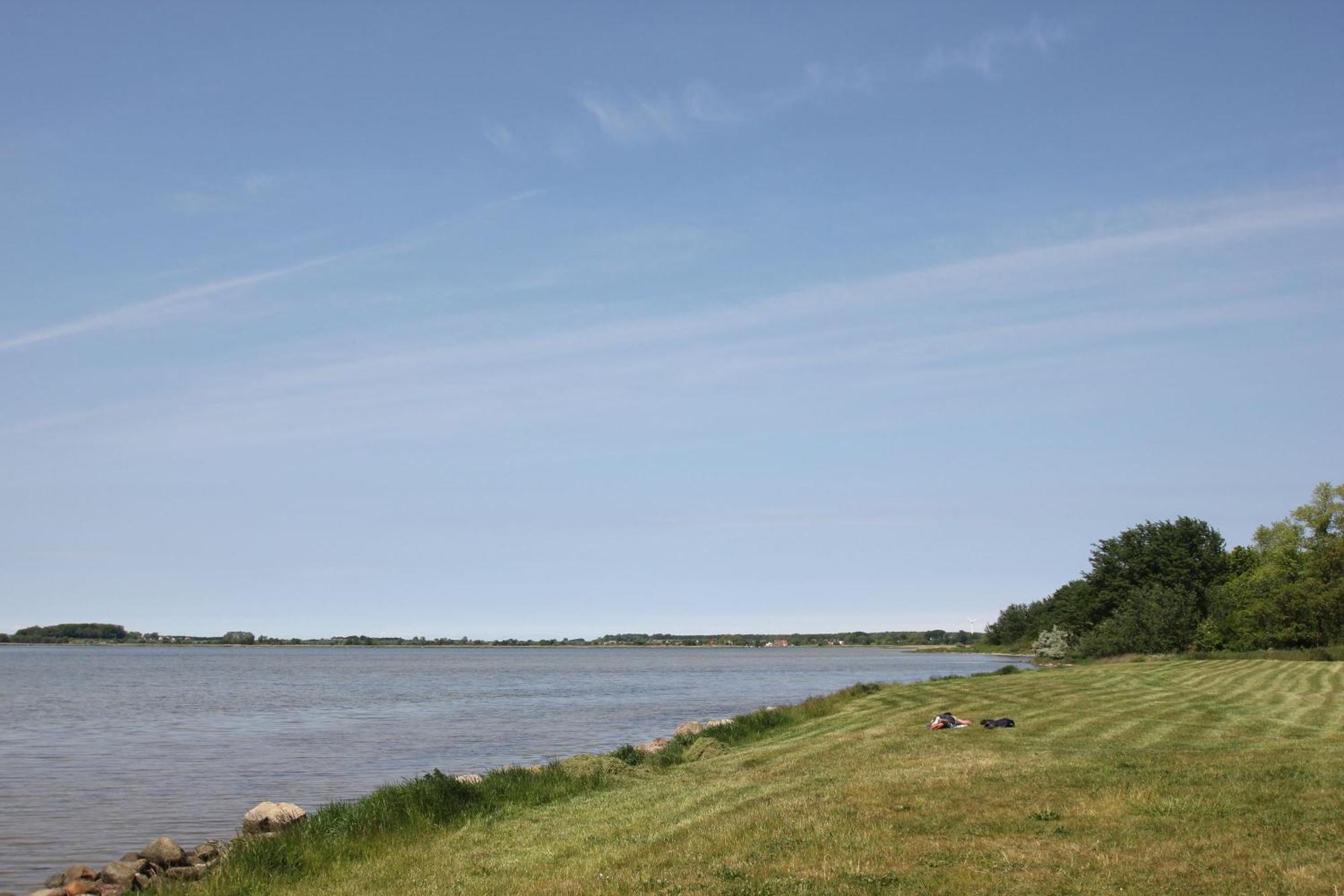 Hafennahe Ferienwohnung Mit Balkon Und Meerblick - Hafenhaeuser Wiek Wohnung 13 Wiek auf Rügen Buitenkant foto